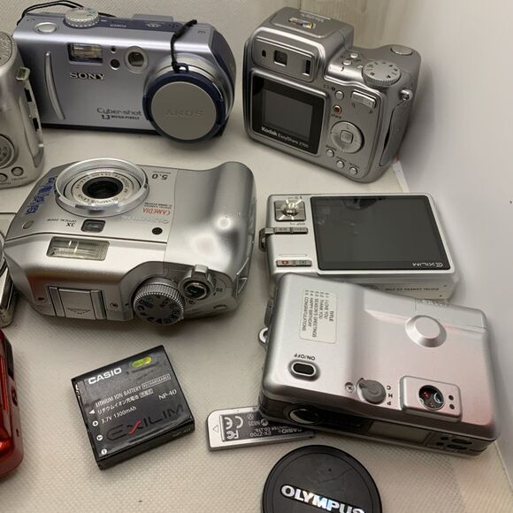 Assorted Compact Digital Camera Lot of 8 Kodak, Canon, Olympus, Casio For Parts - Picture 8 of 15